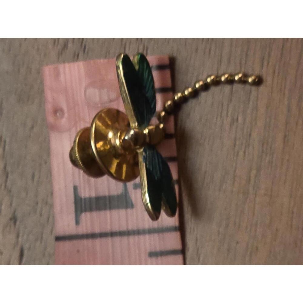 Avon Green Dragonfly Tie Tack Lapel Pin Gold Tone Ball Chain Body Insect - Picture 3 of 3